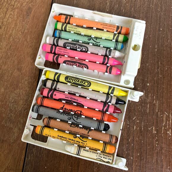 Vintage Golden Books x Disney Darkwing Duck no spill crayon holder & sharpener - Picture 3 of 3